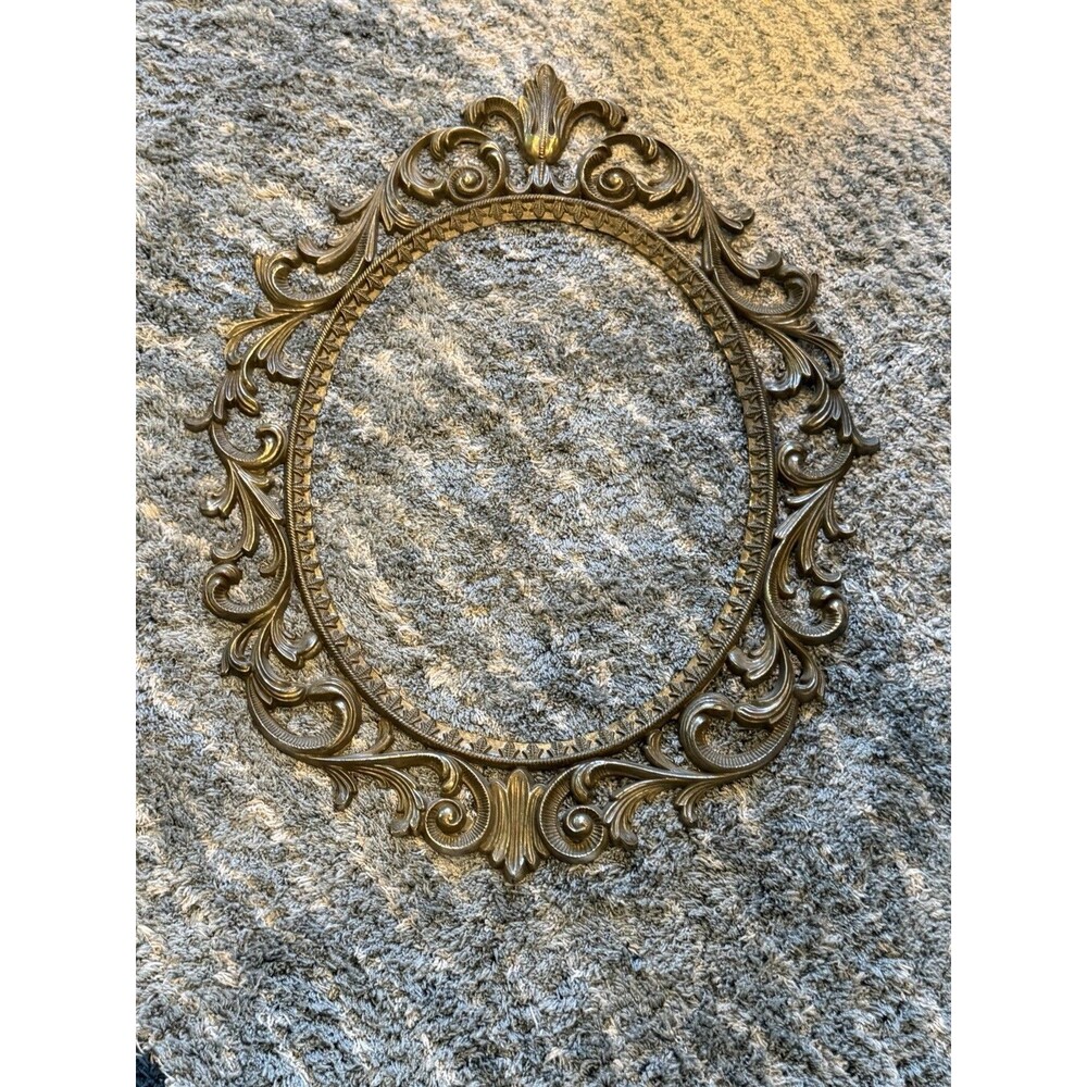 Vtg Metal Ornate Oval Picture Frame Antique Style 17 x 13.5” Wall Decor No Glass